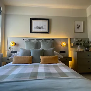 https://cosy-room-in-altrincham.hotelsin-chester.com