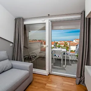 https://apartment-lili-porec-52440-2.in-istria.net